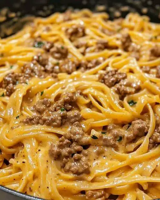 One-Pot Creamy Beef & Garlic Butter Pasta — Comfort Food Ready in Just 30 Minutes!
