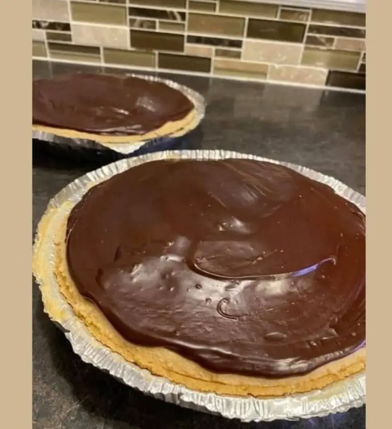 Creamy Peanut Butter Pie with Chocolate Ganache Topping