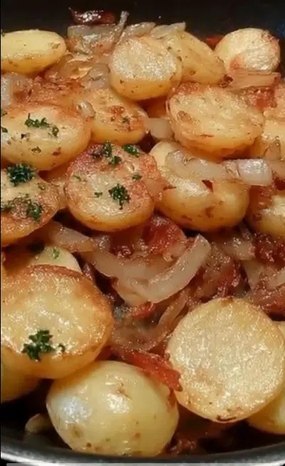 Crispy Pan-Fried Potatoes with Onions
