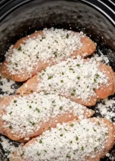 Creamy 5-Ingredient Dump-and-Forget Chicken That Practically Cooks Itself